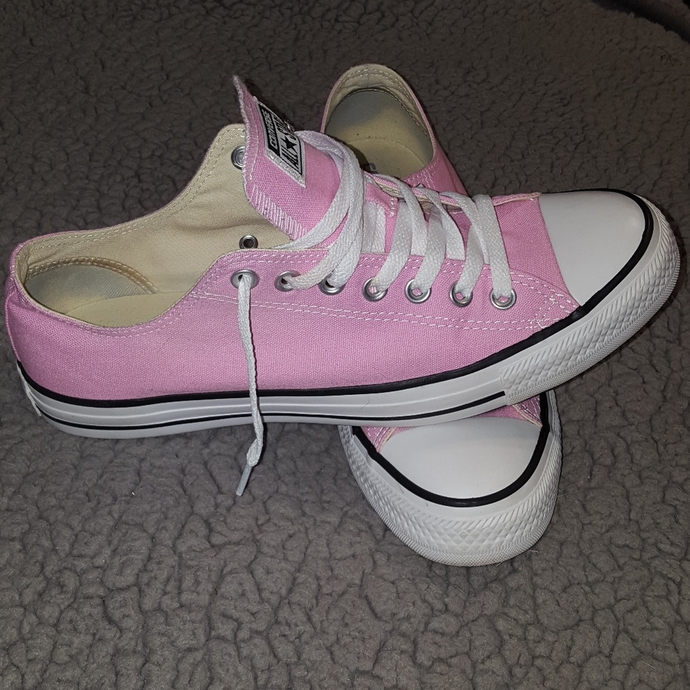Converse Low Top Light Pink Sneakers